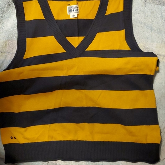Converse One Star Sleeveless V-neck Sweater - Picture 2 of 5